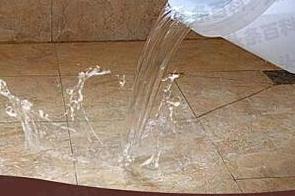 松潘漏水维修 免砸砖防水材料该如何施工